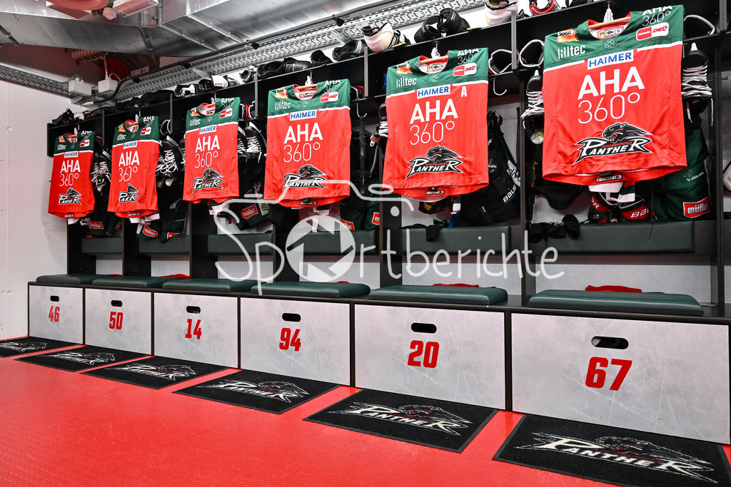 Augsburger Panther - Kölner Haie | Die Trikots der Panther haengen schon in der Kabine / DEL: Augsburger Panther - Koelner Haie, Curt Frenzel Stadion am 02.03.2025