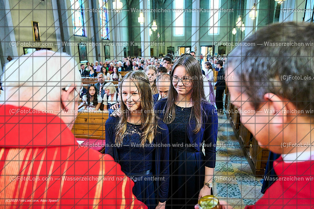 ALP2399_Pfarrfirmung Wieselburg_Sakrament der Firmung | (C)FotoLois.com, Alois Spandl, Pfarrfirmung in Wieselburg mit Firmspender Eduard Gruber (ehemaliger Generalvikar der Diözese St. Pölten), Sa 3. Juni 2023.