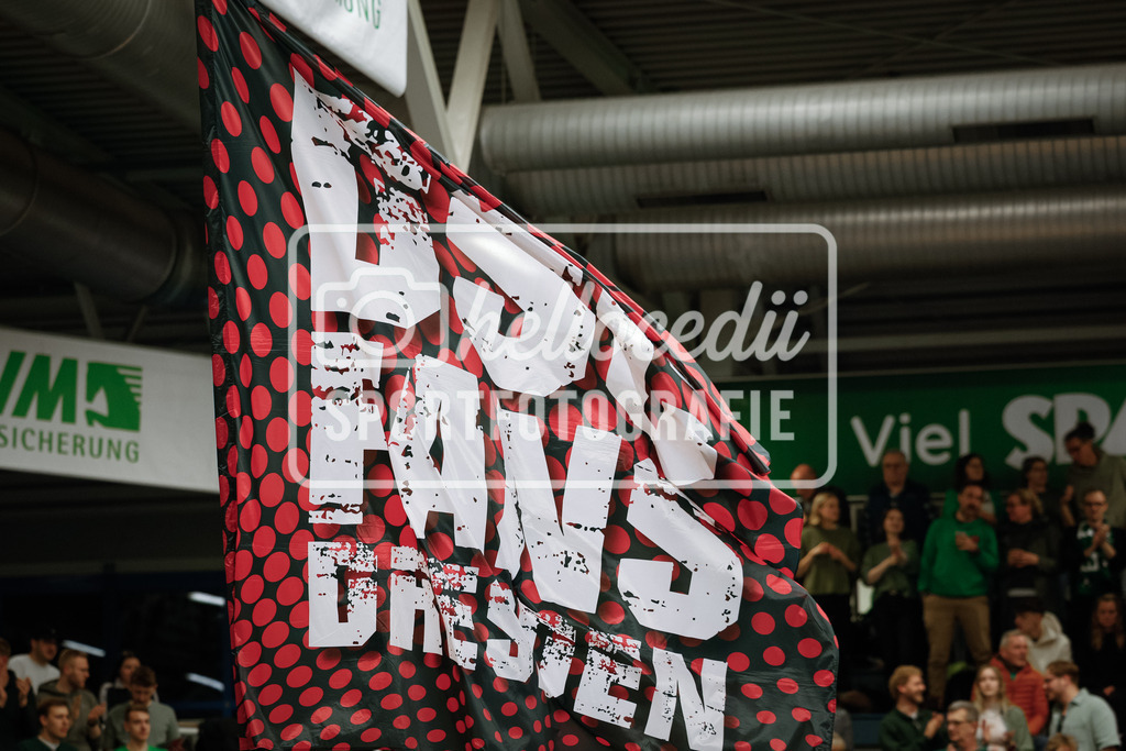 Volleyball I Frauen I Saison 2025-2026 I Bundesliga I Playoff-Viertelfinale 2 I USC Münster - Dresdner SC-9 | Fahne vom Dresdner SC - Realisiert mit Pictrs.com