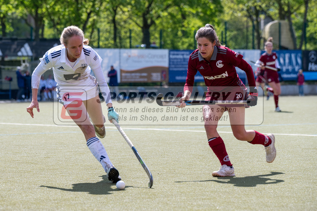 SFE_20240421_0102 | Düsseldorf, Deutschland, 21.04.2024: Lisa Nolte (Düsseldorfer HC), Jacqeueline Dorner (Münchener SC) in Aktion waehrend des Spiels der Feldhockey 1. Bundesliga Damen zwischen Düsseldorfer HC - Münchener SC im Düsseldorfer Hockeyclub 1905 e.V. am 21.04.2024 in Düsseldorf, Deutschland. (Foto von Stephan Fehrmann)

Düsseldorf, Germany, 21.04.2024: Lisa Nolte (Düsseldorfer HC), Jacqeueline Dorner (Münchener SC) in action during the game of Feldhockey 1. Bundesliga Damen between Düsseldorfer HC - Münchener SC in Düsseldorfer Hockeyclub 1905 e.V. at 21.04.2024 in Düsseldorf, Deutschland. (Foto from Stephan Fehrmann)