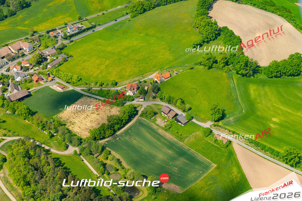 Die Luftaufnahme Leutendorf - Mitwitz wurde 2022 vom Flugzeug aus (keine Drohne) erstellt. Hohe Auflösung -für große Poster und Wandbilder geeignet - Garantiert!