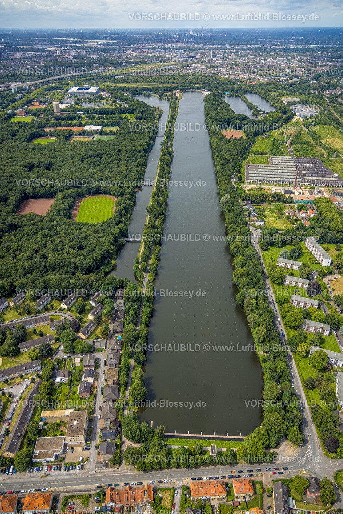 Duisburg240703826-Sued | Luftbild, Duisburg-Süd, Regattabahn, hinten Schauinsland-Reisen-Arena, auch Wedau-Stadion, Fernsicht und blauer Himmel mit Wolken, Neudorf, Duisburg, Ruhrgebiet, Nordrhein-Westfalen, Deutschland