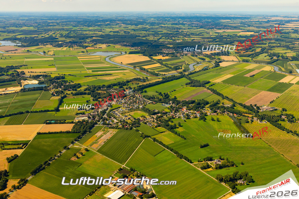 Aktuelles Luftbild von  Burweg - Die Luftaufnahme wurde 2022 mittels UL-Flugzeug erstellt ( keine Drohne ) - hochauflösende Kamera-Systeme von  Canon -Beste Qualität - Für grossformatige Ausdrucke geeignet. Die Geschenkidee !