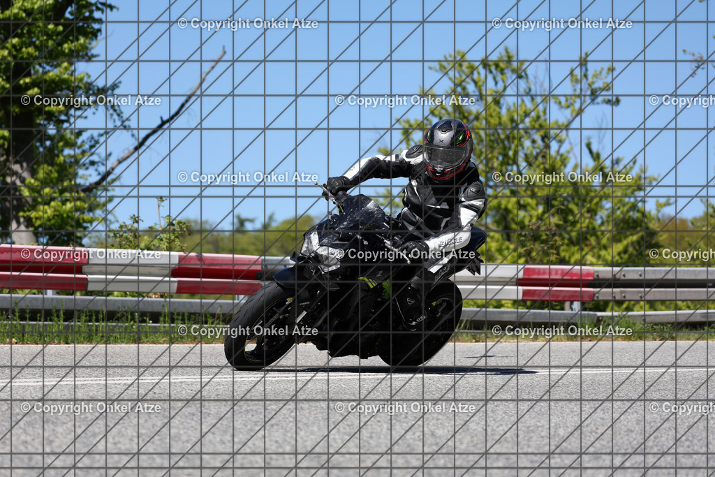 IMG_9772 | Fotograf am Kyffhäuser. Onkel Atze. Kyffhäuser Rennstrecke. Café36. Motorsportfotografie. - Realisiert mit Pictrs.com