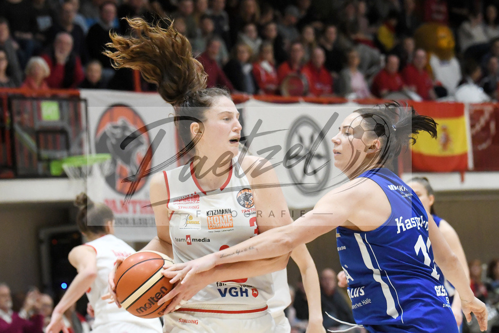 20200126_PANHAL_0099 | Basketball, Frauen: Rowie Jongeling (GiroLive-Panthers Osnabrück) und Barbora Kasparkova (GISA LIONS SV Halle) im Zweikampf beim Spiel der Toyota DBBL zwischen GiroLive-Panthers Osnabrück vs. GISA LIONS SV Halle am 26.01.2020 im Panthers Dome in Osnabrück, Deutschland.(Foto von Nico Paetzel) - Realisiert mit Pictrs.com