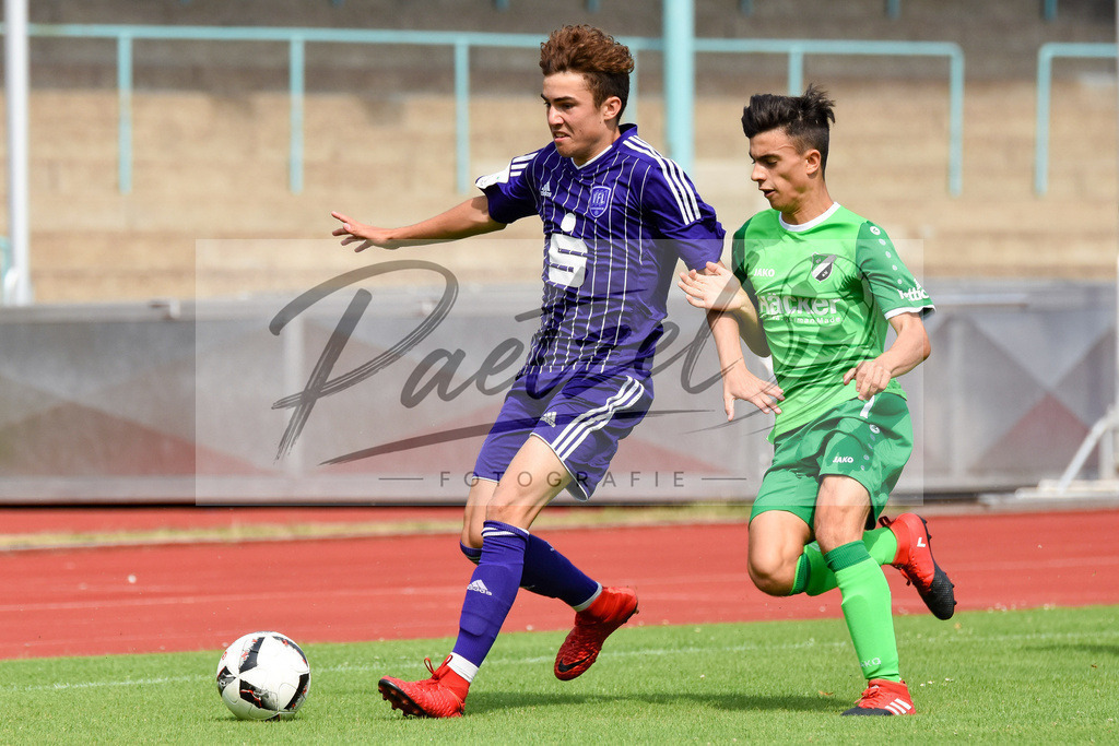 20180728_OSNSVR_0002 | Fußball, A-Junioren: Marc Auge (VfL Osnabrück), links im Zweikampf beim Testspiel zwischen VfL Osnabrück vs. SV Rödinghausen am 28.07.2018 im Sportpark Illoshöhe in Osnabrück, Deutschland.(Foto von Nico Paetzel) - Realisiert mit Pictrs.com