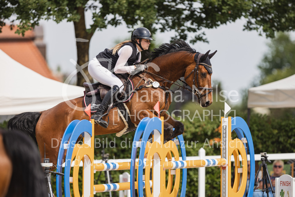 230616_Lemwerder_Springpf-M-726 | Deine schönsten Turniermomente als professionelle Fotos! Entdecke hochwertige Pferdesport-Fotografie im Online-Shop. Jetzt Fotos finden & bestellen!