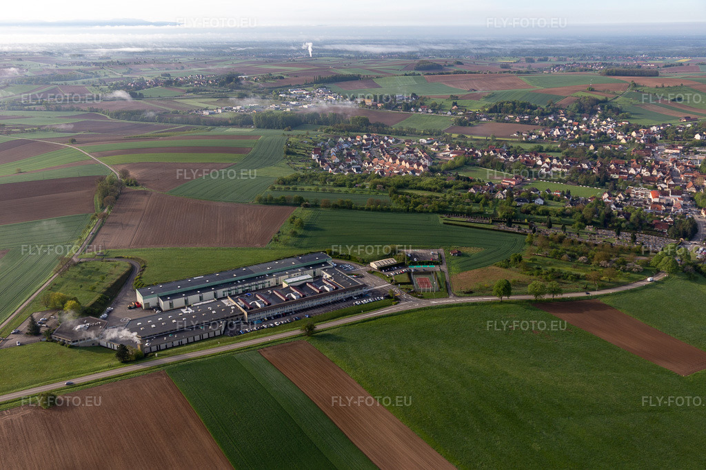 Vue aérienne: Walter à Retschwiller dans le département Bas Rhin, France. Photo: IMG_113813.jpg prise le 29/04/2019 par Werner Riehm/FLY-FOTO.eu – Résolution de l'original: 5472 x 3648 px
