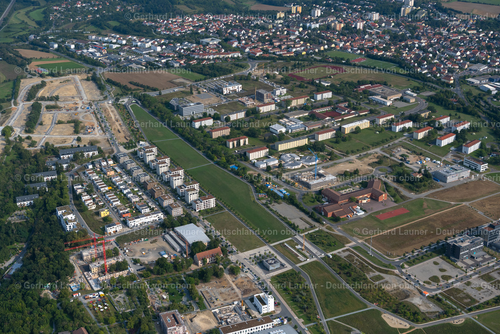 4047739 | WüRZBURG 21.08.2021 Campus Hubland Nord der Universität Würzburg, Gebäudekomplex der ehemaligen Militär- Kaserne " Leighton-Barracks " im Ortsteil Frauenland in Würzburg im Bundesland Bayern, Deutschland. // Building complex of the former military barracks " Leighton-Barracks " in the district Frauenland in Wuerzburg in the state Bavaria, Germany. Foto: Gerhard Launer