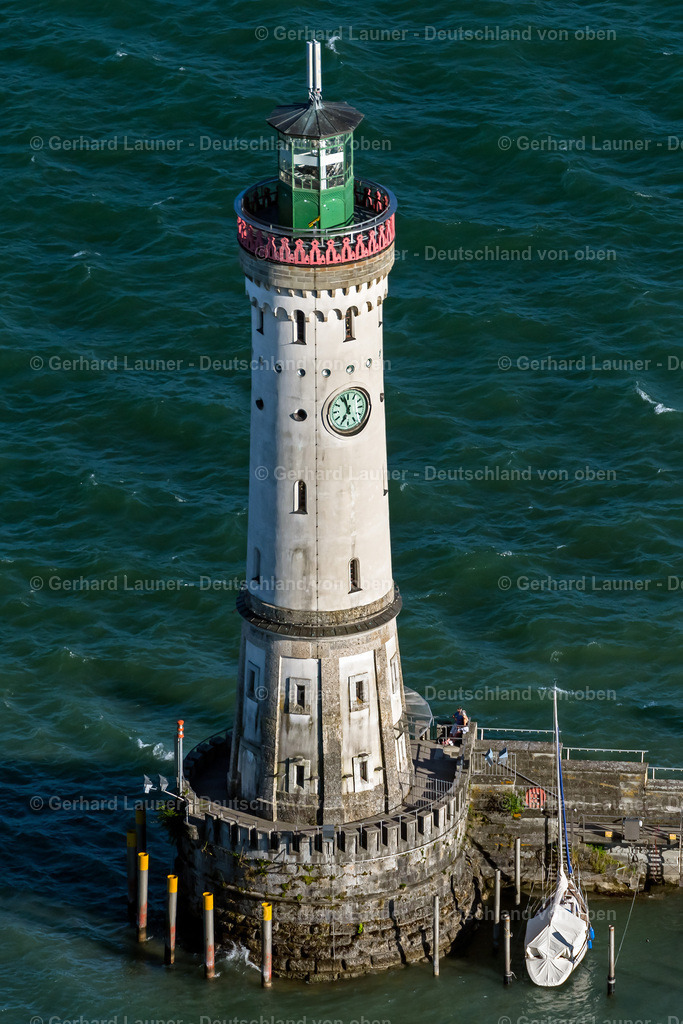 4032729 | LINDAU (BODENSEE) 12.06.2020 Leuchtturm des Neuen Lindauer Leuchtturm in Lindau (Bodensee) am Bodensee im Bundesland Bayern, Deutschland. // Lighthouse as a historic seafaring character in Lindau (Bodensee) at Bodensee in the state Bavaria, Germany. Foto: Gerhard Launer