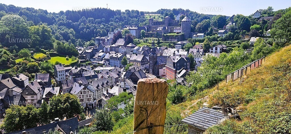 Eifel Burg Monschau Farbe | untamo - Realisiert mit Pictrs.com
