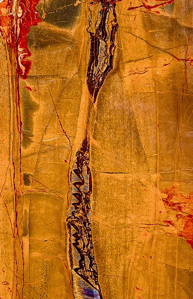 Liquid Gold – Abstraktes Achat-Kristall-Wandbild | Die ungezähmte Kunst der Natur, eingefangen in vollendeter Makro-Perfektion. Diese High-End-Fotokunst zeigt die faszinierenden Tiefenstrukturen und feurigen Farbverläufe einer echten Achatscheibe. Das organische Spiel aus goldenen Kristallstrukturen, tiefen Rissen und blutroten Einschlüssen erinnert an eine majestätische Flusslandschaft aus einer anderen Welt. Ein exklusives, luxuriöses Statement-Piece für moderne Interiors.Material-Empfehlung: Für dieses kristalline Meisterwerk empfehle ich ganz klar den Druck hinter glänzendem Acrylglas. Das Acrylglas verleiht den gold-roten Farben eine magische Leuchtkraft und lässt die mineralischen Schichten dreidimensional im Raum wirken.Bringen Sie luxuriöse Naturästhetik in Ihre Räume und sichern Sie sich dieses spektakuläre Kunstwerk für Ihre exklusive Wandgestaltung.[Archiv-Nr. #0108] - Realisiert mit Pictrs.com