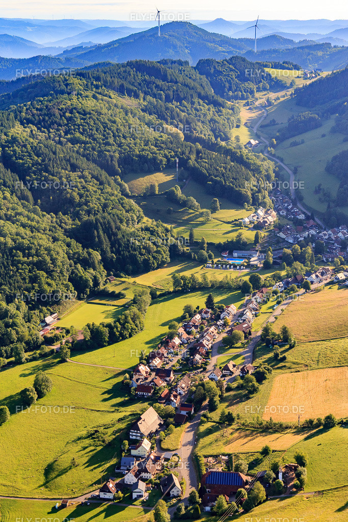 Ortsteil Oberprechtal und Landwasserstraßezum Prinzbachhof | Luftbild: Ortsteil Oberprechtal und Landwasserstraßezum Prinzbachhof im Ortsteil Dorf in Elzach im Bundesland Baden-Württemberg in Deutschland. Foto: IMG_147657.jpg vom 30.05.2025 durch Werner Riehm/FLY-FOTO.de - Realisiert mit Pictrs.com