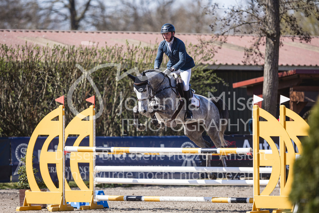250408_Mühlen_SprPf-L-348 | Deine schönsten Turniermomente als professionelle Fotos! Entdecke hochwertige Pferdesport-Fotografie im Online-Shop. Jetzt Fotos finden & bestellen!