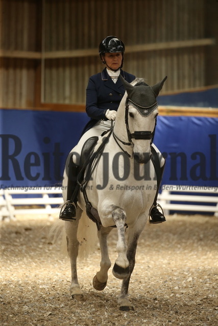 Turnier_Zeutern_2022_Prfg.Nr.03_Dressur_Kl.S_Katrin Burger_Incrivel 3 (3) | Alle Fotos der Reiterjournal Fotografin Doris Matthaes im Reiterjournal Online-Fotoshop. - Realisiert mit Pictrs.com