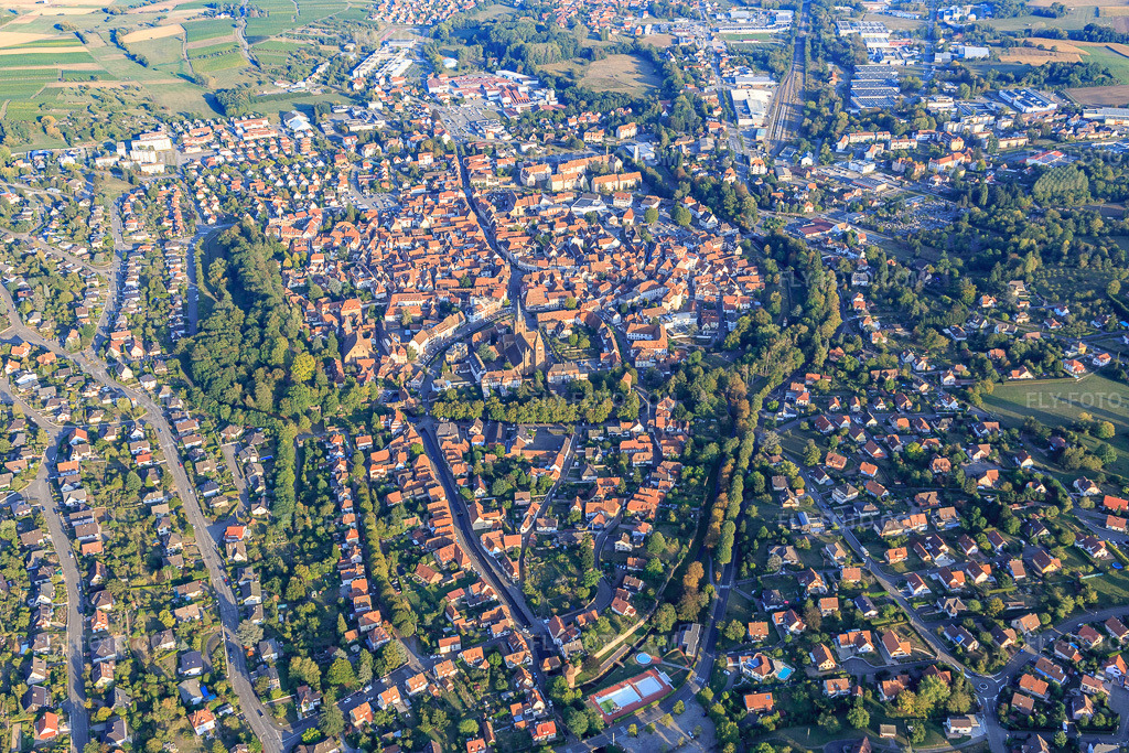 Aerial view: City overview from the west in Wissembourg in the state Bas-Rhin, France. – Photo: IMG_123239.jpg taken on 09/30/2020 by Werner Riehm/FLY-FOTO.com – Resolution of the original: 5472 x 3648 px