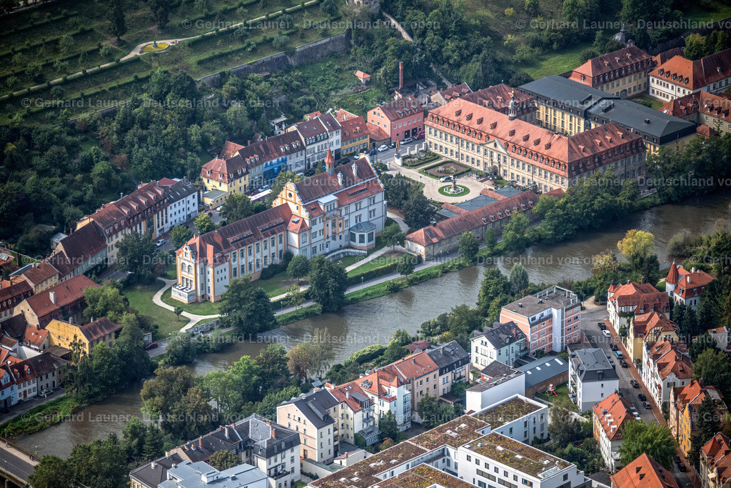 4060188 | BAMBERG 07.09.2021 Altstadtbereich und Innenstadtzentrum mit der Hotelanlage Welcome Hotel Residenzschloss Bamberg und dem Gebäude des Stadtarchiv Bamberg am Flussverlauf des Linken Regnitzarm in Bamberg im Bundesland Bayern, Deutschland. // Old Town area and city center with of Hotelanlage Welcome Hotel Residenzschloss Bamberg and the Gebaeude of Stadtarchiv Bamberg on Flussverlauf of Linken Regnitzarm in Bamberg in the state Bavaria, Germany. Foto: Gerhard Launer