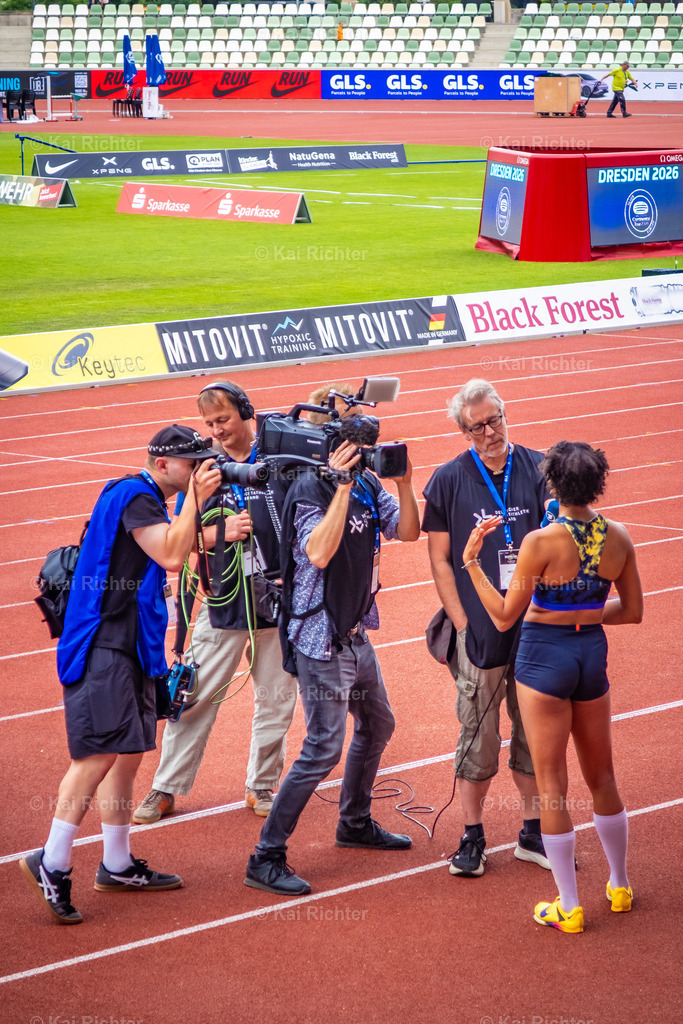 Malaika Mihambo im Interview | Leichtathletik-Meeting – Goldenes Oval 2026, Heinz-Steyer-Stadion Dresden, 31.05.2026, Weitsprung-Olympiasiegerin Malaika Mihambo im Interview mit Thorsten Kutschke - Realisiert mit Pictrs.com