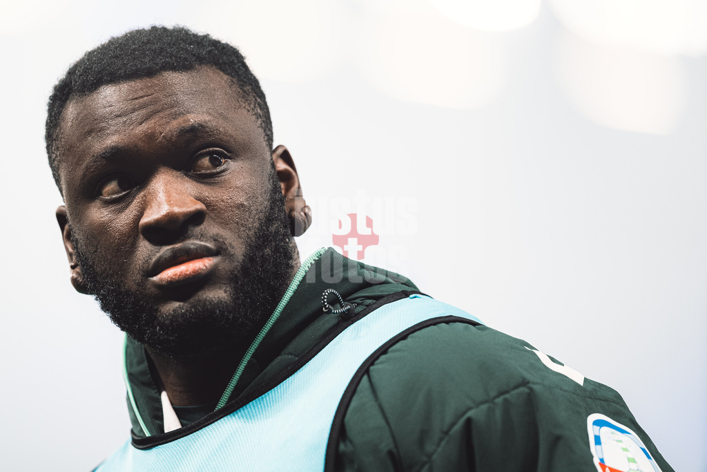 Fußball | Männer | Saison 2025/2026 | 1. Fußball-Bundesliga | 13. Spieltag | Hamburger SV vs. SV Werder Bremen | 07.12.2025 | Victor Boniface (#44, SV Werder Bremen) beim Aufwärmen