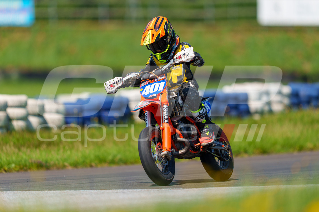 G-Cup + Supermoto Staatsmeisterschaft + Hungarian Supermoto Championship | GRIPcapture steht für authentische Sportfotografie in Österreich – für Momente, die mehr sind als Geschwindigkeit oder Ergebnis. Es geht um Emotion, Spannung, Fokus und den Augenblick, der oft nur einen Wimpernschlag dauert.Ob Motorsport, Teamsport oder 