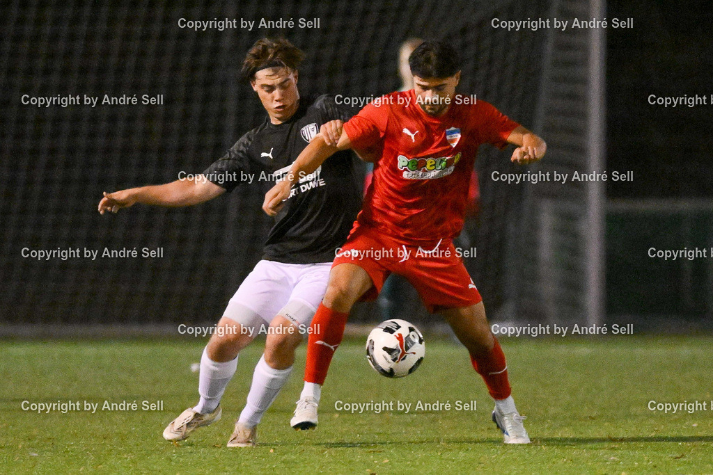 Inter Türkspor Kiel vs SSG Rot-Schwarz Kiel | Rezan Acer (Inter #47) vs Tim Jansa (Kiel #24) / Fußball-Landesliga Schleswig Männer 2026/2027 / Inter Türkspor Kiel vs SSG Rot-Schwarz Kiel / Hans-Mohr-Sportplatz (Kunstrasen) / Kiel / 25.09.26 - Realisiert mit Pictrs.com