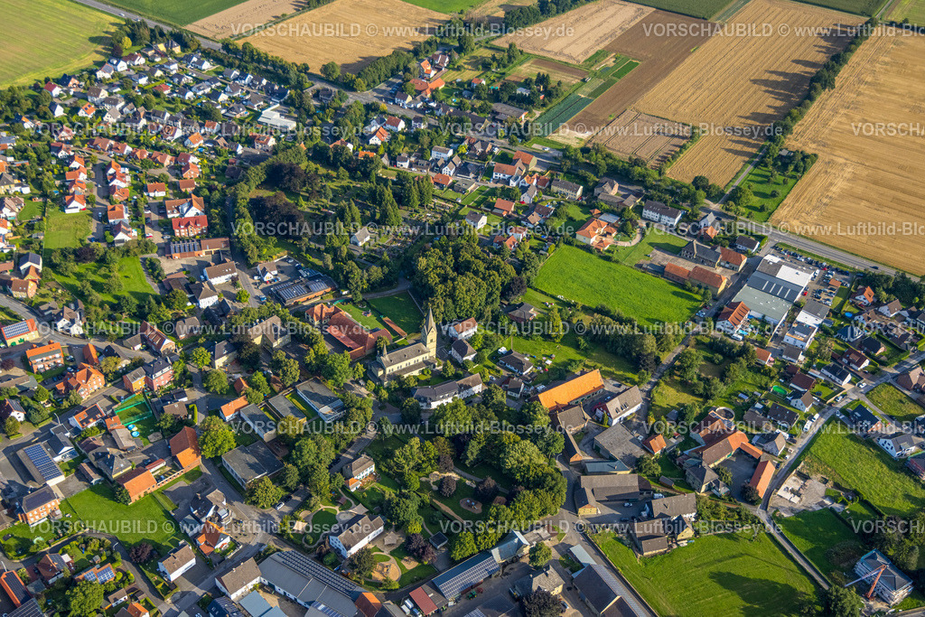 Werl230806425 | Luftbild, Ortsansicht Westönnen und PfarrKirche St. Cäcilia, Westönnen, Werl, Werl-Unnaer Börde, Nordrhein-Westfalen, Deutschland