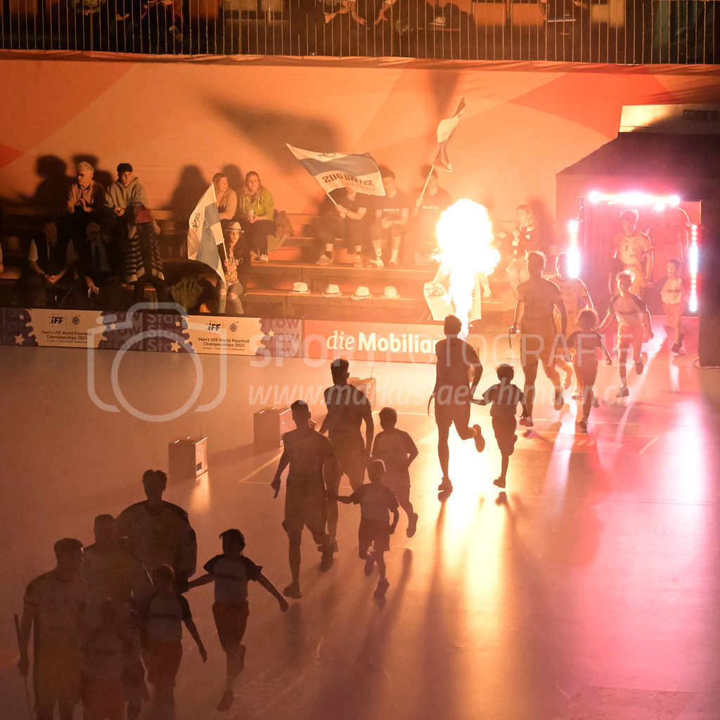 Zug United vs HC Rychenberg - 22. February 2025 | Zug United vs HC RychenbergSporthalle Wankdorf, BernDie HCR-Spieler laufen in die Wankdorf-Halle ein.Bild: Sportfotografie Markus Aeschimann | www.markus-aeschimann.ch - Realisiert mit Pictrs.com