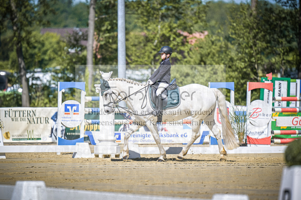 DOS_7750 | Entdecke hochwertige Reitturnierfotos von Foto Oger. Professionell, emotional und authentisch – jetzt Lieblingsmomente im Shop bestellen.Deutschlandweite Turnierfotografie. - Realisiert mit Pictrs.com