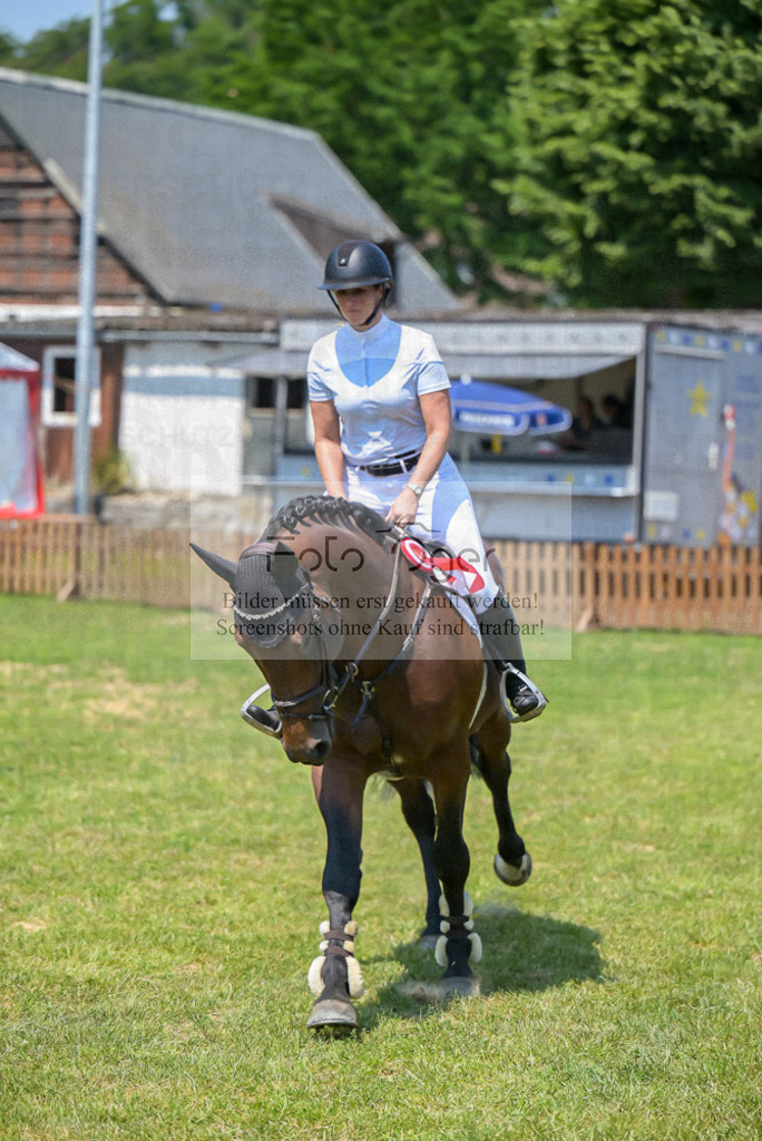 Reitturnier Voxtrup | Entdecke hochwertige Reitturnierfotos von Foto Oger. Professionell, emotional und authentisch – jetzt Lieblingsmomente im Shop bestellen.Deutschlandweite Turnierfotografie. - Realisiert mit Pictrs.com