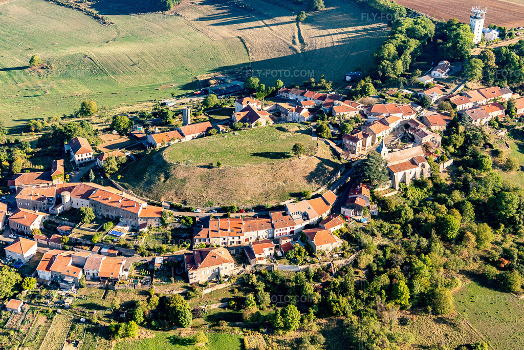 Aerial view: View of the town in Amance in the state Meurthe et Moselle, France. – Photo: IMG_118170.jpg taken on 09/15/2019 by Werner Riehm/FLY-FOTO.com – Resolution of the original: 5472 x 3648 px