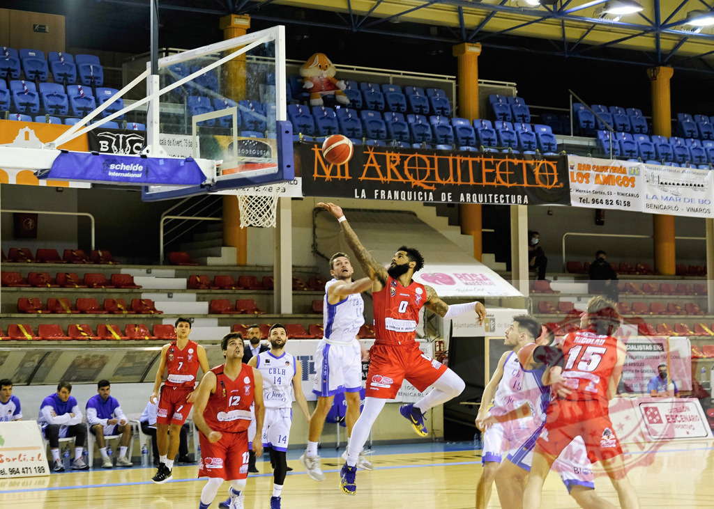 Basketball players competing during game shooting ball | Basketball players competing for possession of the ball during a professional game - Realized with Pictrs.com