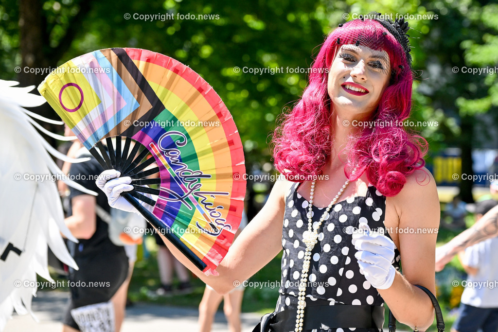 Linzpride 2024_ 06.07.2024-9 | 06.07.2024, Linz, AUT, Linzpride 2024, im Bild Teilnehmer an der Linz Pride 2024