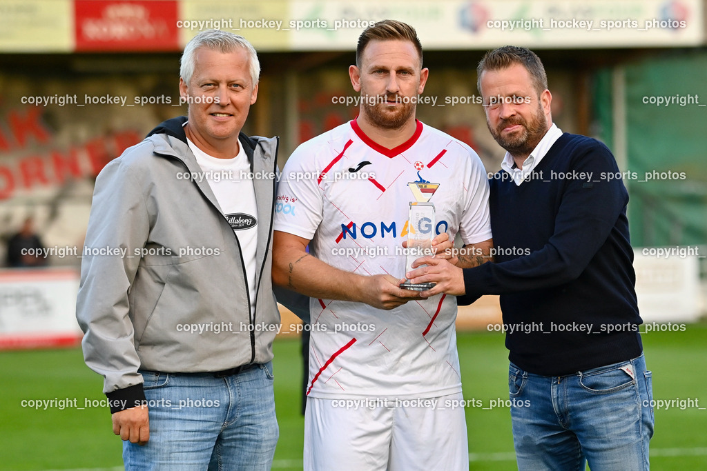 SAK Klagenfurt vs. FC Gleisdorf 09 2.9.2022 | Präsident SAK Marko Wieser, #22 Darijo Biscan, Kärntner Fussballverband Vizepräsident Thomas Jank, 