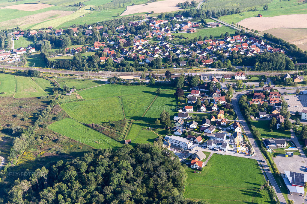 Luftbild: Ortsteil Kürnbach im Ortsteil Kürnbach in Bad Schussenried im Bundesland Baden-Württemberg in Deutschland. Foto: IMG_128849.jpg vom 03.09.2021 durch Werner Riehm/FLY-FOTO.de
