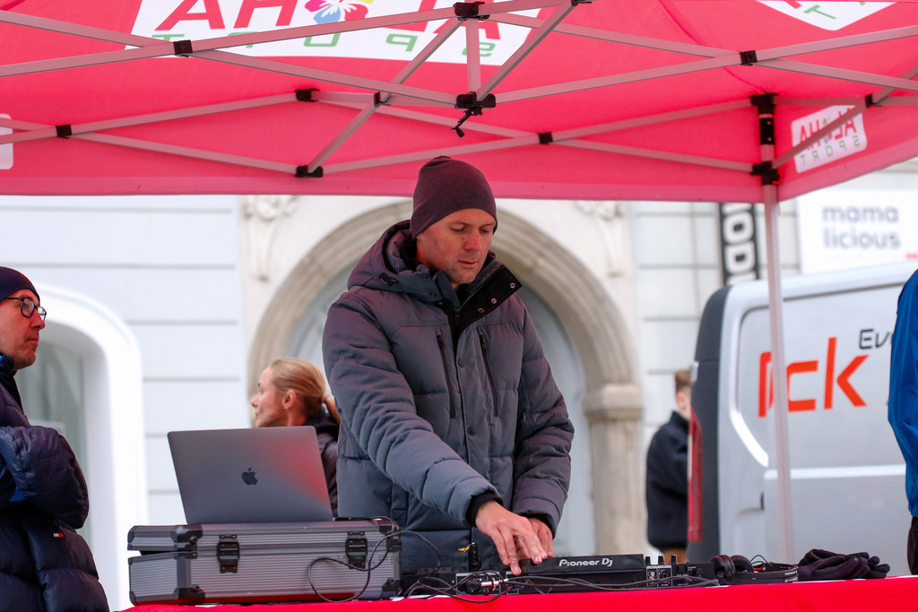 AW_20231231awmac7152 | WELS, 31.12.2023, Sparkasse Silvesterlauf Wels 2023 , Image shows: Photo: WAPICS / Andreas Willdoner