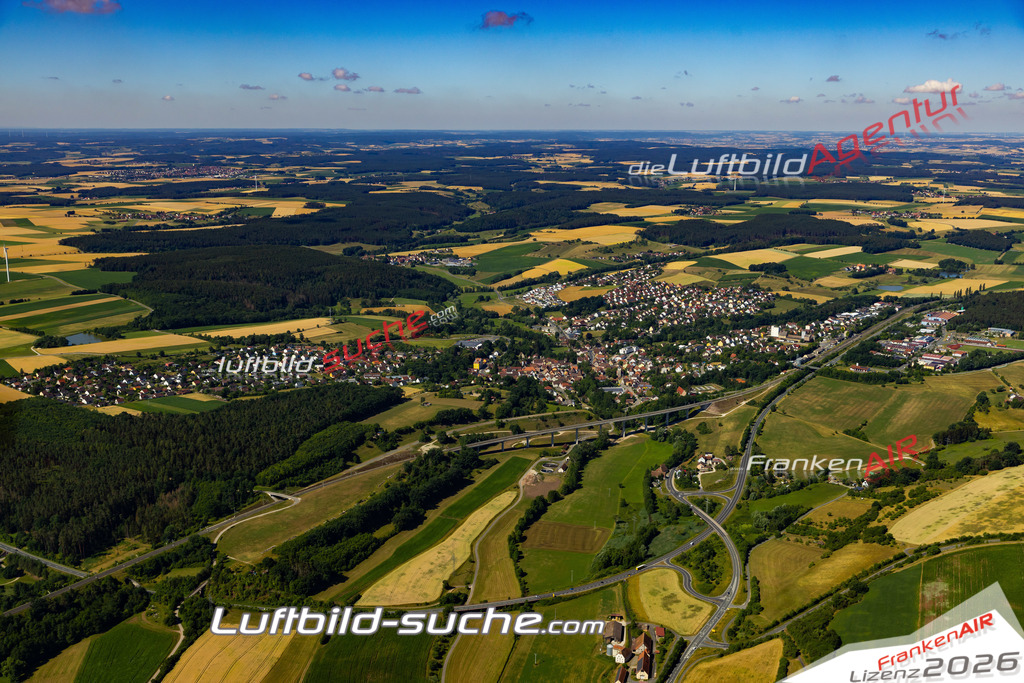 Aktuelles Luftbild von  Emskirchen - Die Luftaufnahme wurde 2022 mittels UL-Flugzeug erstellt ( keine Drohne ) - hochauflösende Kamera-Systeme von  Canon -Beste Qualität - Für grossformatige Ausdrucke geeignet. Die Geschenkidee !