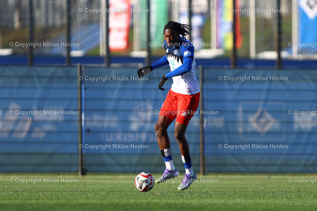 NH_HamburgerSVU19_Hannover96U19_DFBNachwuchsliga_22112025 | #5 Shafig Bello Nandja (Hamburger SV U19)Fußball I Junioren I U19 DFB-Nachwuchsliga Vorrunde Gruppe A I Saison 2025-2026 I 12. Spieltag I Hamburger SV U19 - Hannover 96 U19 I 22.11.2025 I Trainingsplatz Volksparkstadion