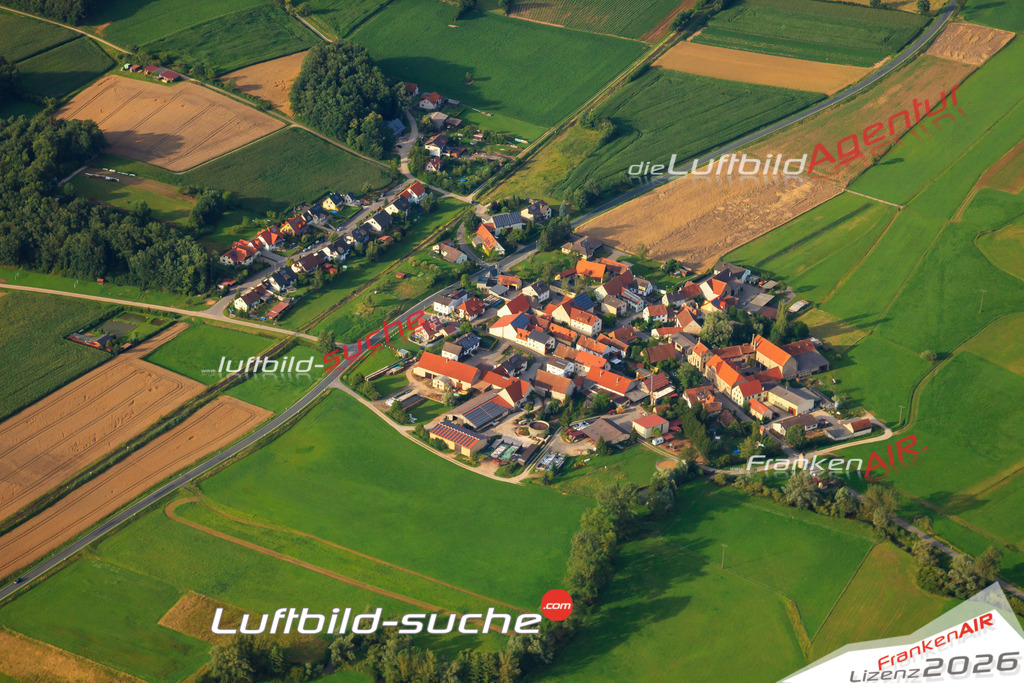 Die Luftaufnahme Wingersdorf - Frensdorf wurde vom UL-Flugzeug (keine Drohne) aus fotografiert.Hohe Druck- Auflösung-die Geschenkidee!