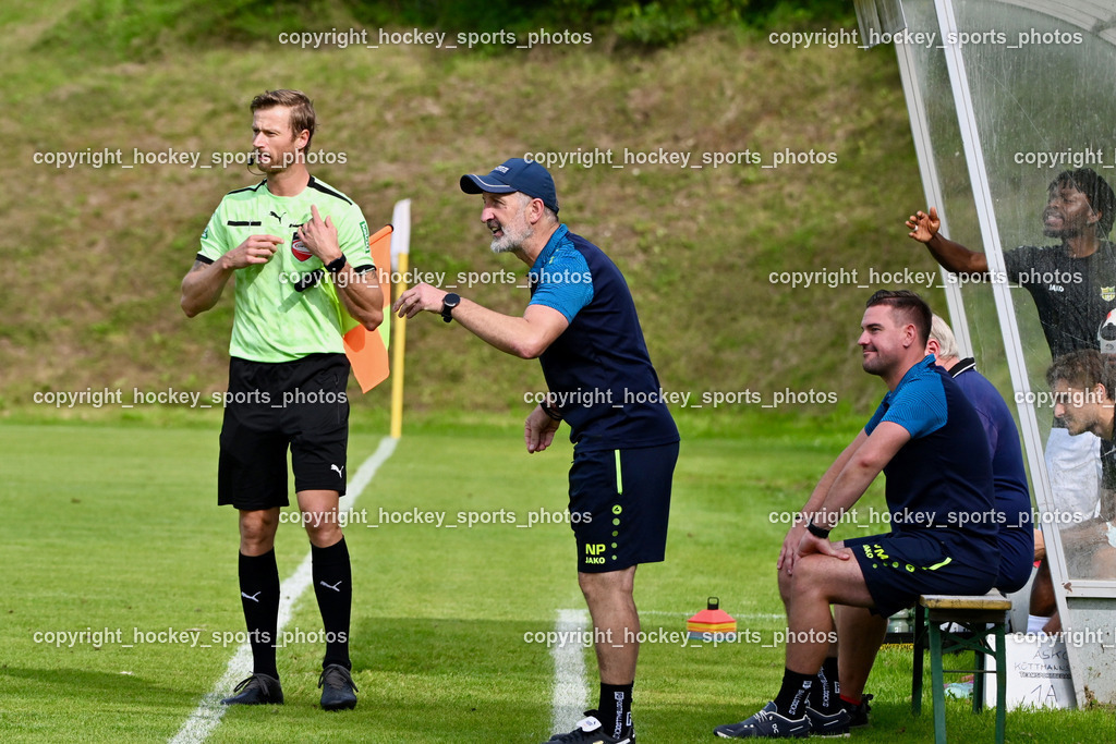 ASKÖ Köttmannsdorf vs. Union Matrei | Stephan Orel Referee, Asisstentcoach ASKÖ Köttmannsdorf Nenad Pavicevic, Headcoach ASKÖ Köttmannsdorf Johannes Meschnig, ASKÖ Köttmannsdorf vs. Union Matrei, ASKÖ Köttmannsdorf vs. Union Matrei am 13.09.2025 in Köttmannsdorf (Sportplatz Köttmannsdorf), Austria, (Photo by Bernd Stefan)