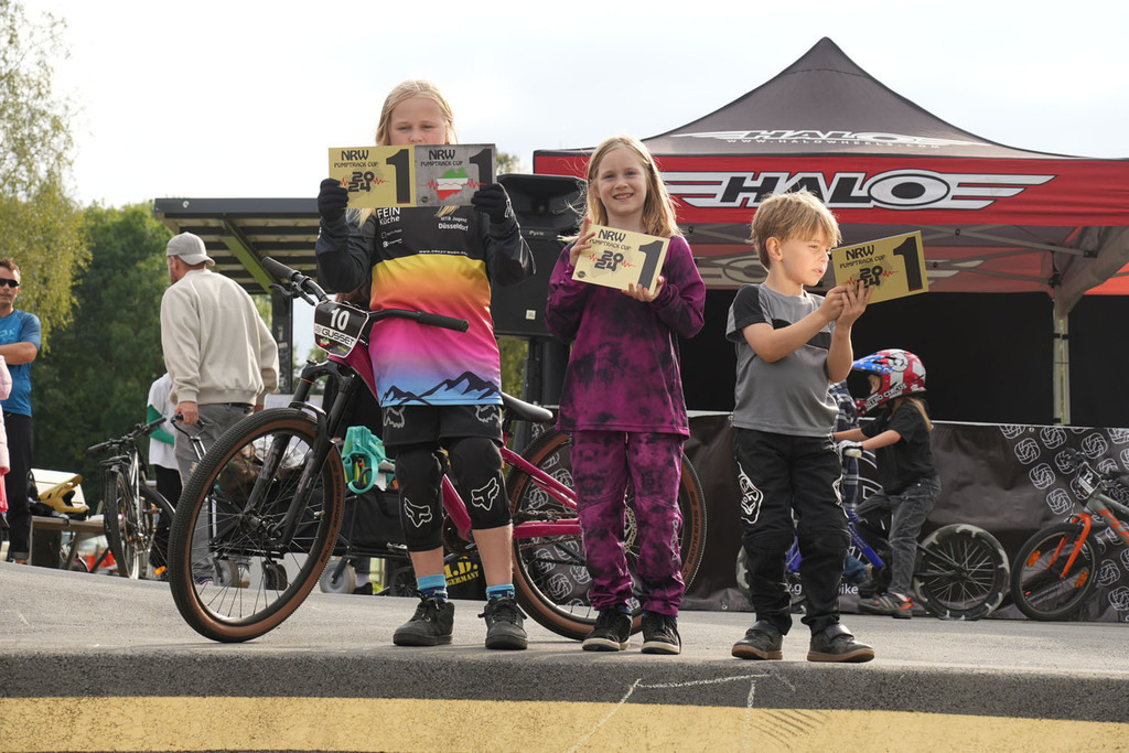 Siegerehrung_Gesamtwertung_U10 | German Pumptrack Series - Realisiert mit Pictrs.com