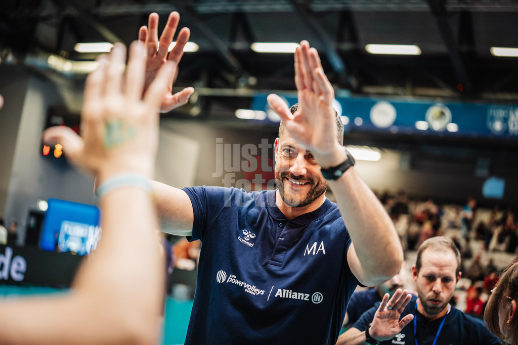 Volleyball | Herren | Saison 2025/2026 | Volleyball Ligacup | SWD powervolleys Düren vs. Energiequelle Netzhoppers KW | 12.10.2024 | Co-Trainer Athletiktrainer Michael Andrei (SWD powervolleys DÜren)