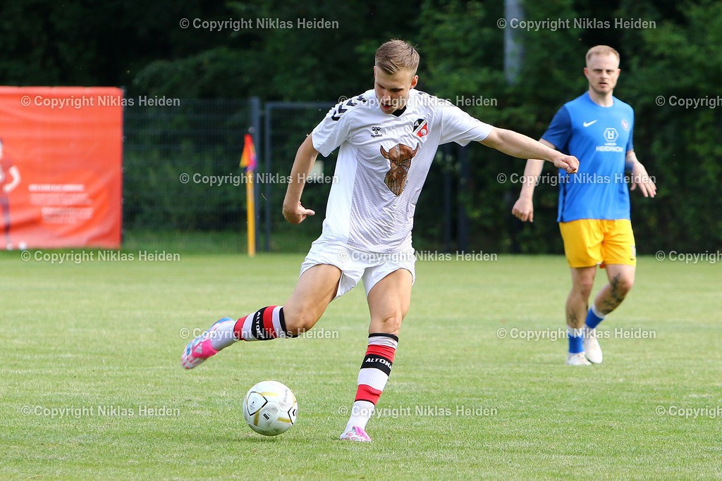NH_Altona93_SCVictoriaHamburg_OberligaHamburg_10082024 | #27 Gianluca Przondziono (Altona 93)Fußball I Herren I Gamesright Oberliga Hamburg I Saison 2024-2025 I 2. Spieltag I Altona 93 - SC Victoria Hamburg I 10.08..2024 I Adolf-Jäger-Kampfbahn