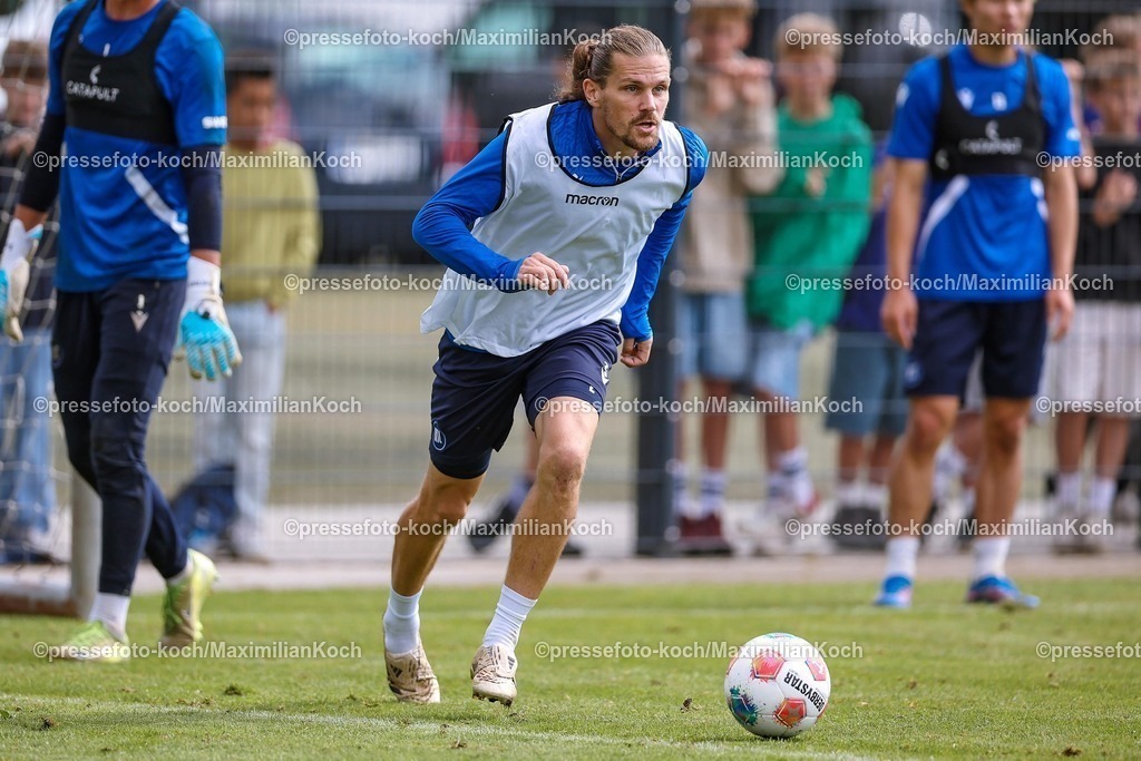 KSC02092502289 | 02.09.2025, Fußball, Training Karlsruher SC, 2. Fußball Bundesliga, Trainingsplatz am BBBank Wildpark Stadion Karlsruhe, Saison 2025 2026: Sebastian Jung (KSC #02) 