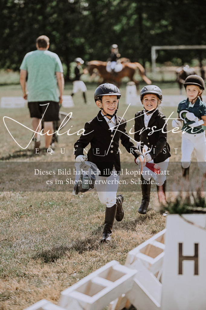 DSC_8007 | Pferde- und Turnierfotografie in Westsachsen. Pferdeportraits, Auftragszeichnungen und intuitive Kunst.