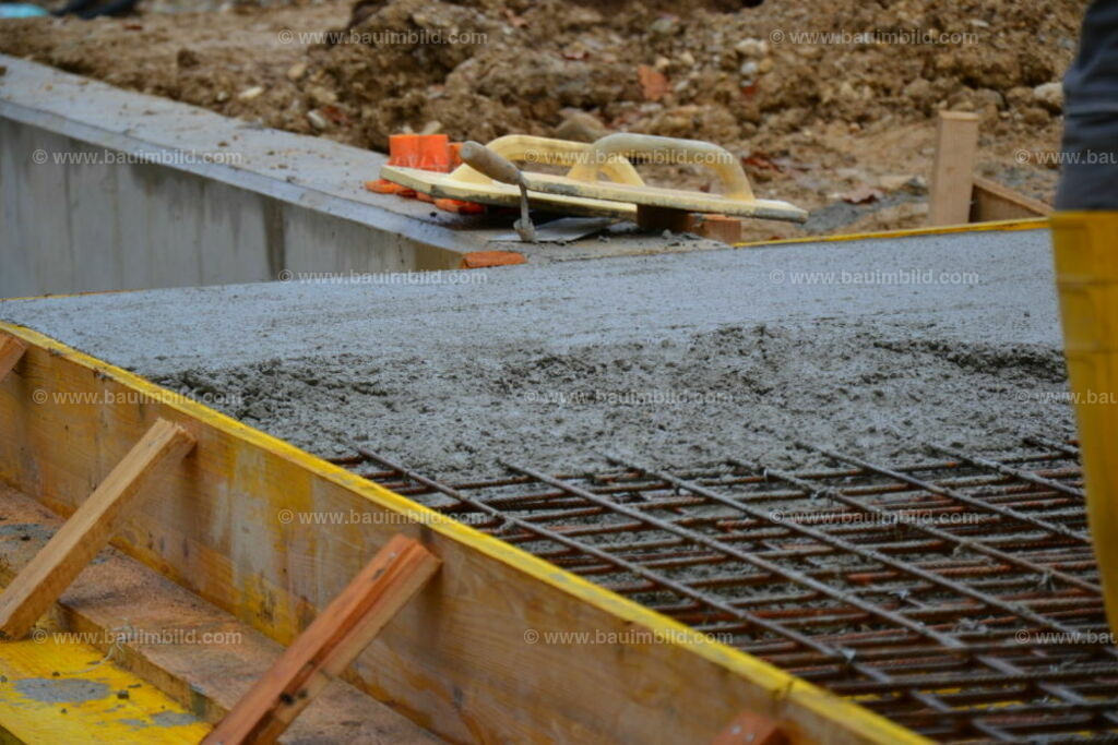 bib-lg04-betonarbeiten-0395 | Nach LV-Leistungsgruppen sortierte Detailfotos über den Bau eines Hauses. Alle Hausbau-Bilder direkt vom Urheber und Autor der Website Haus-Selber-Bauen.com