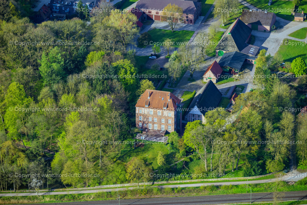 Agathenburg_Schloß_ELS_0212010523 | AGATHENBURG 01.05.2023 Palais des Schloss " Agathenburg " an der Hauptstraße in Agathenburg im Bundesland Niedersachsen, Deutschland. // Palace " Agathenburg " on street Hauptstrasse in Agathenburg in the state Lower Saxony, Germany. Foto: Martin Elsen