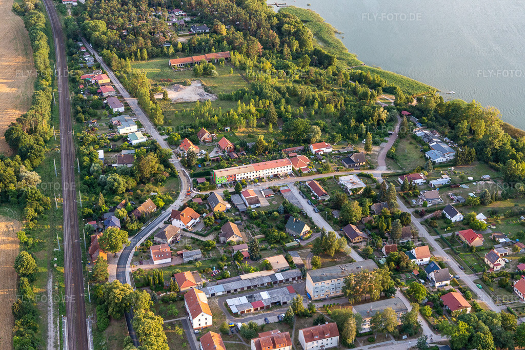 Luftbild: Zwischen Lindenallee und Uckerpromenade im Ortsteil Warnitz in Oberuckersee im Bundesland Brandenburg in Deutschland. Foto: IMG_116270.jpg vom 17.07.2019 durch Werner Riehm/FLY-FOTO.de