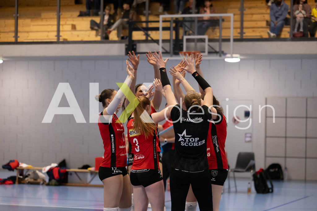 Volleyball I Frauen I Saison 2025-2026 I Volleyball NLA | Women I 1/4 Finals I  BIWI VFM - VC Kanti Schaffhausen I 01.03.2026 | VC Kanti Schaffhausen Spielerinnenkreis - Realisiert mit Pictrs.com