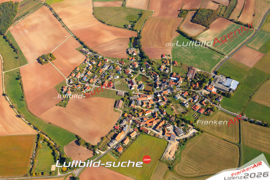 Die Luftaufnahme Grasmannsdorf - Burgebrach wurde vom UL-Flugzeug (keine Drohne) aus fotografiert.Hohe Druck- Auflösung-die Geschenkidee!