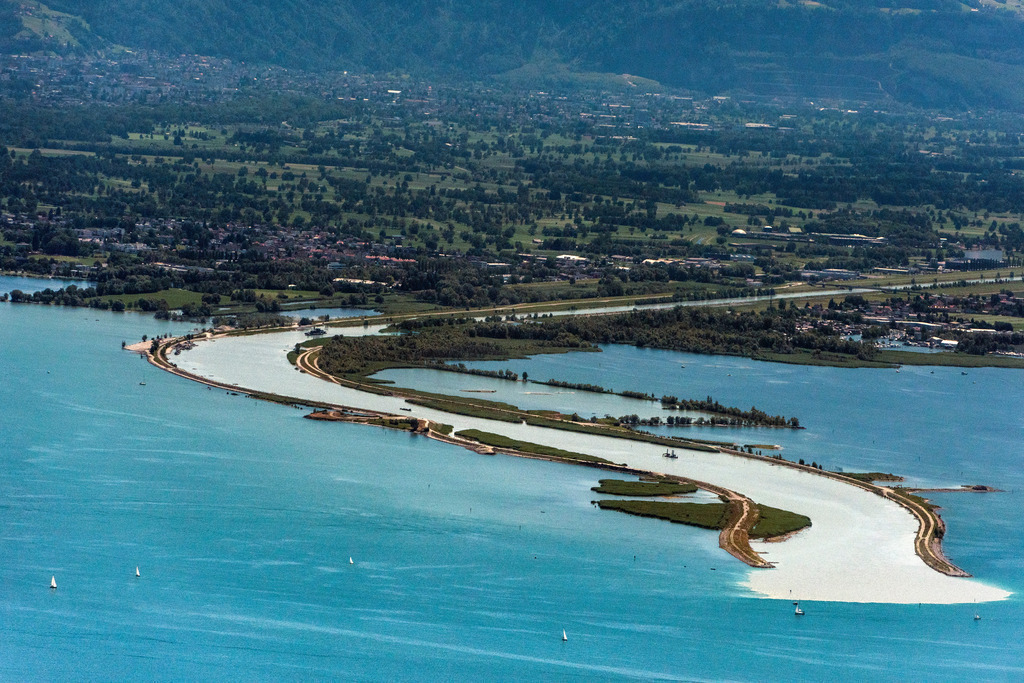 dr__0019100.jpg | FUßACH 04.07.2017 Mündung des Rheins in den Bodensee am Rheindelta nahe Fußach und Hard im Vorarlberg in Österreich. // River Delta and estuary of the Rhine in Hard in Vorarlberg, Austria. Foto: Daniel Reiter